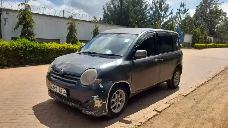 Toyota Sienta
