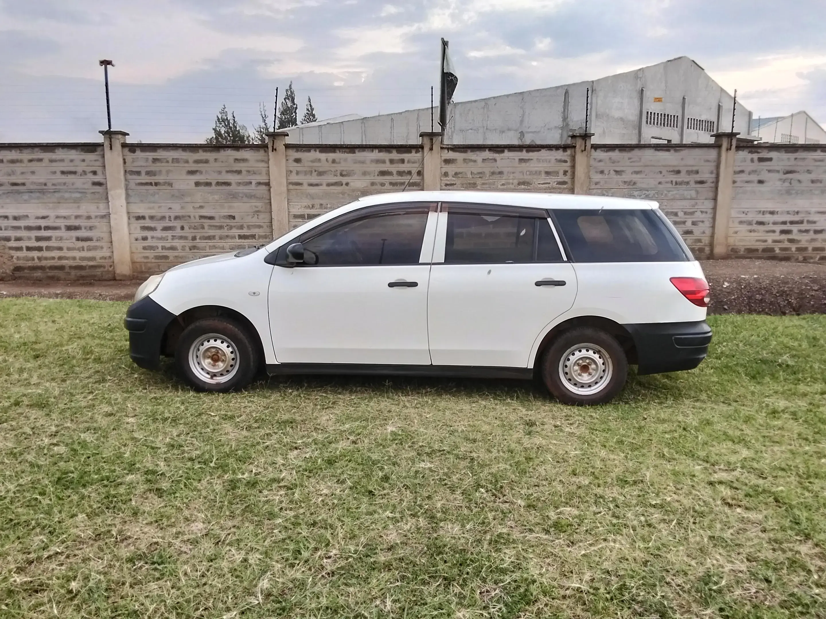 Nissan Advan
