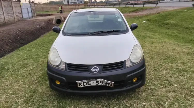 Nissan Advan