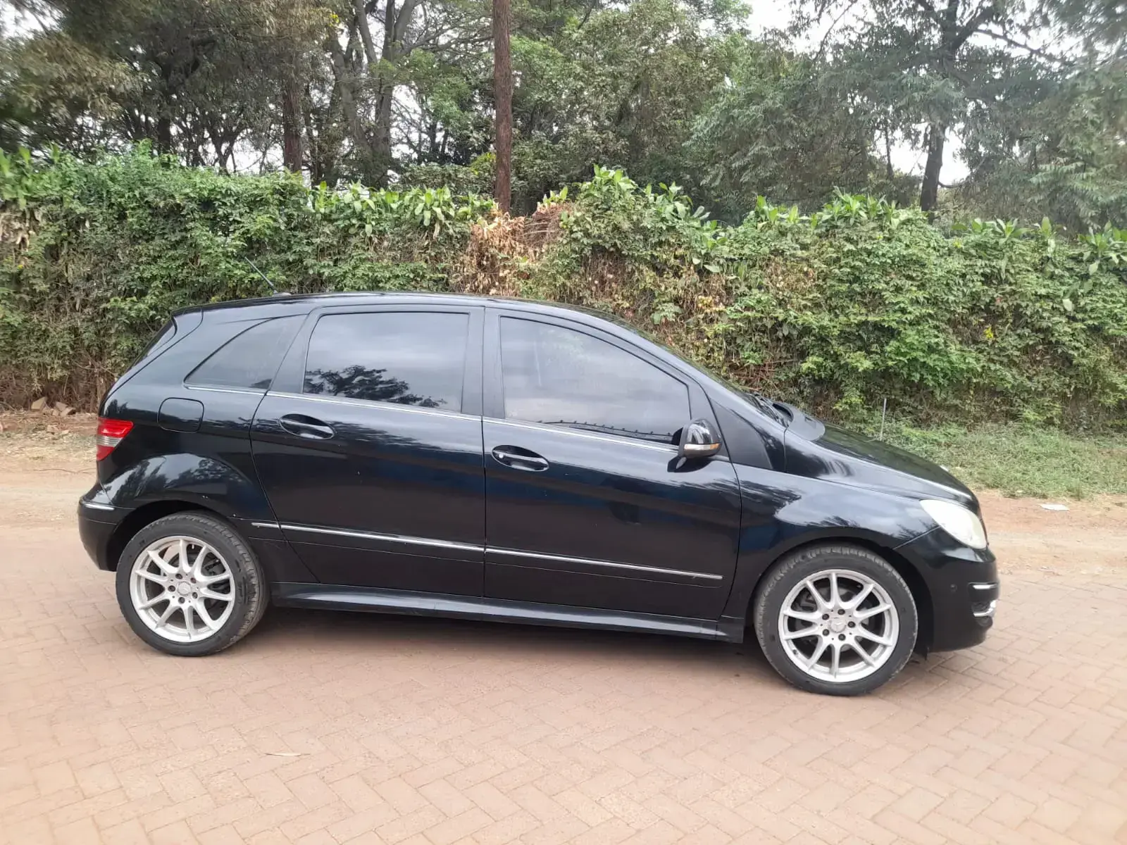 Mercedes-Benz B 180