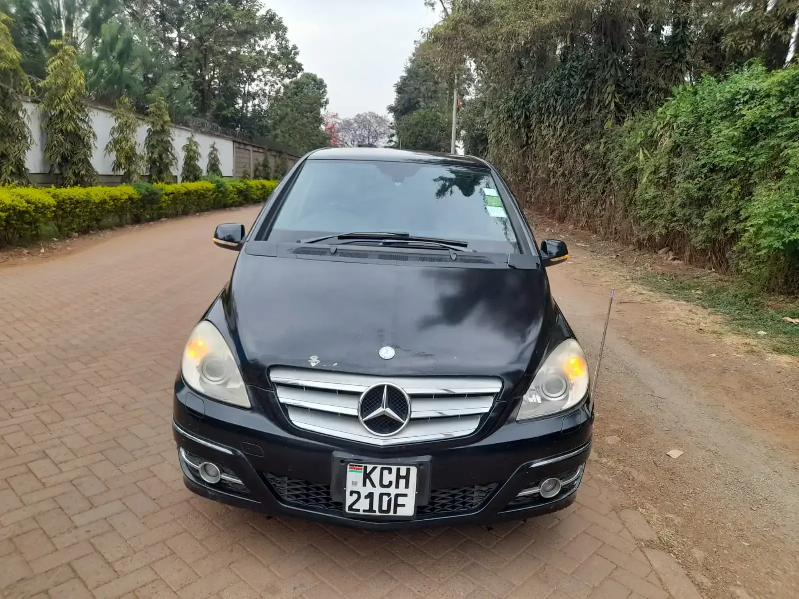 Mercedes-Benz B 180