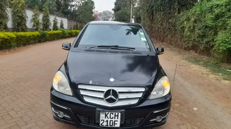 Mercedes-Benz B 180