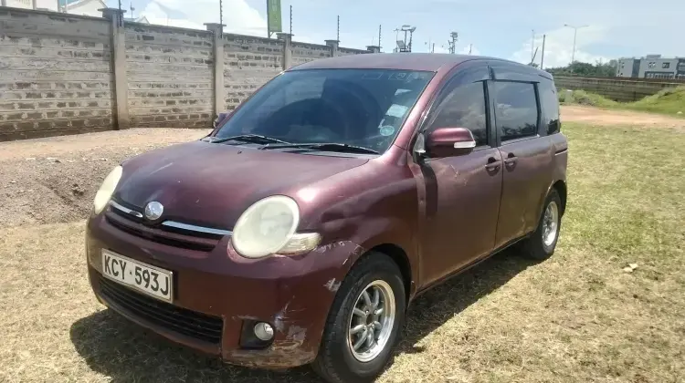 Toyota Sienta