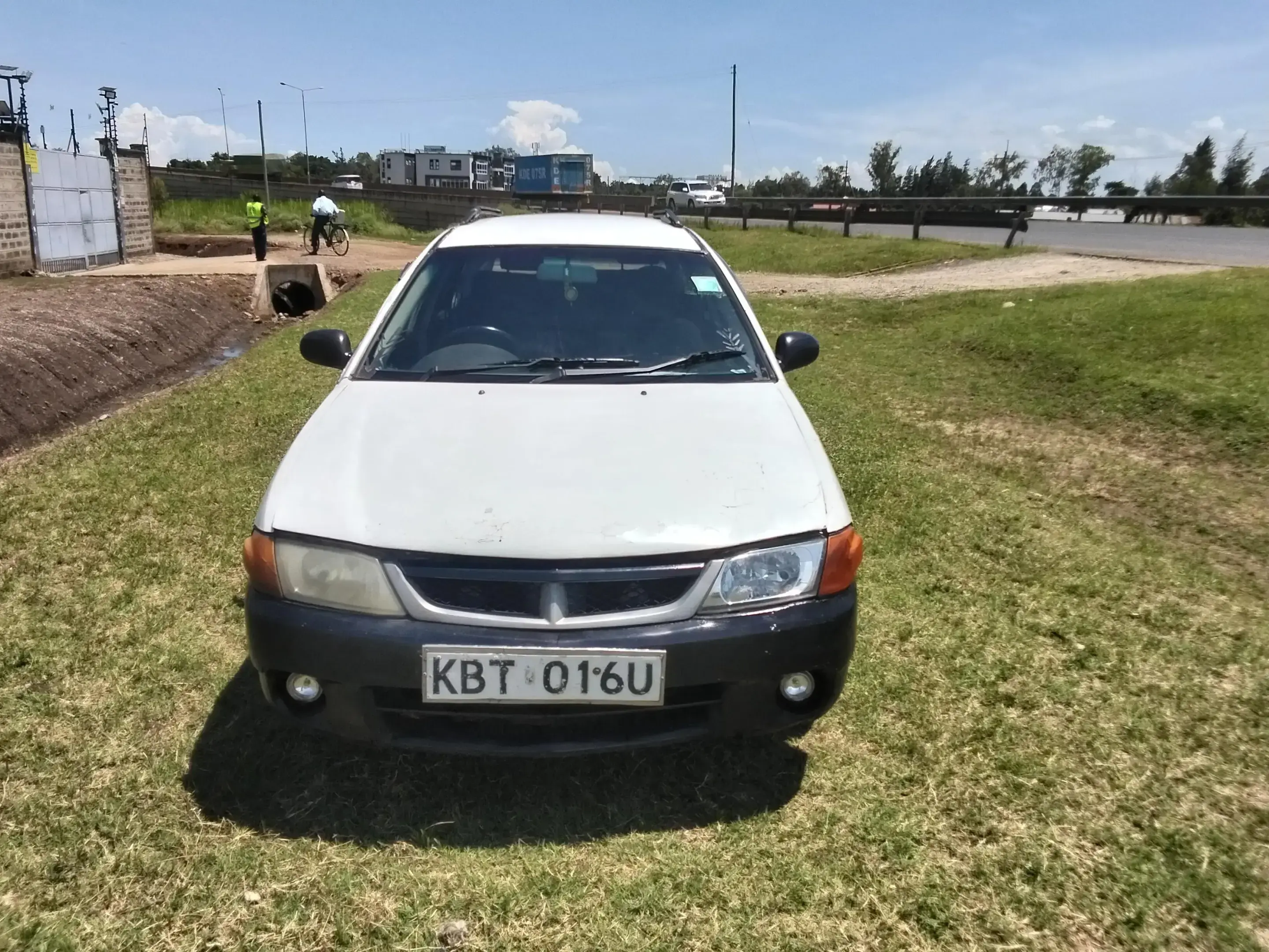 Nissan Advan