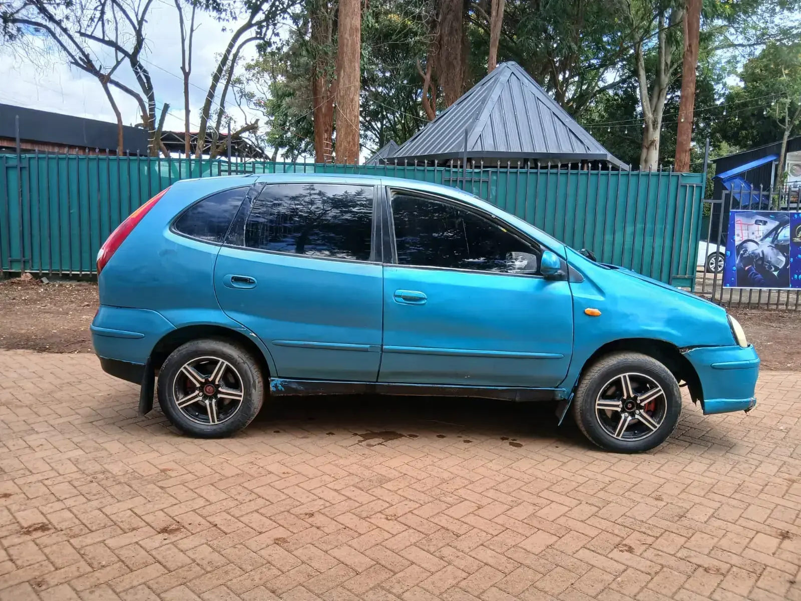Nissan Almera