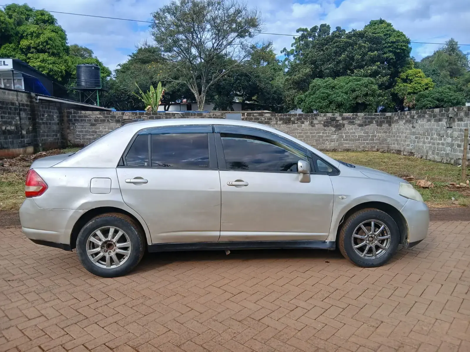 Nissan Tiida