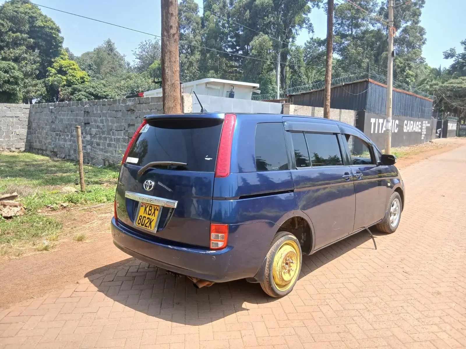 Toyota Isis