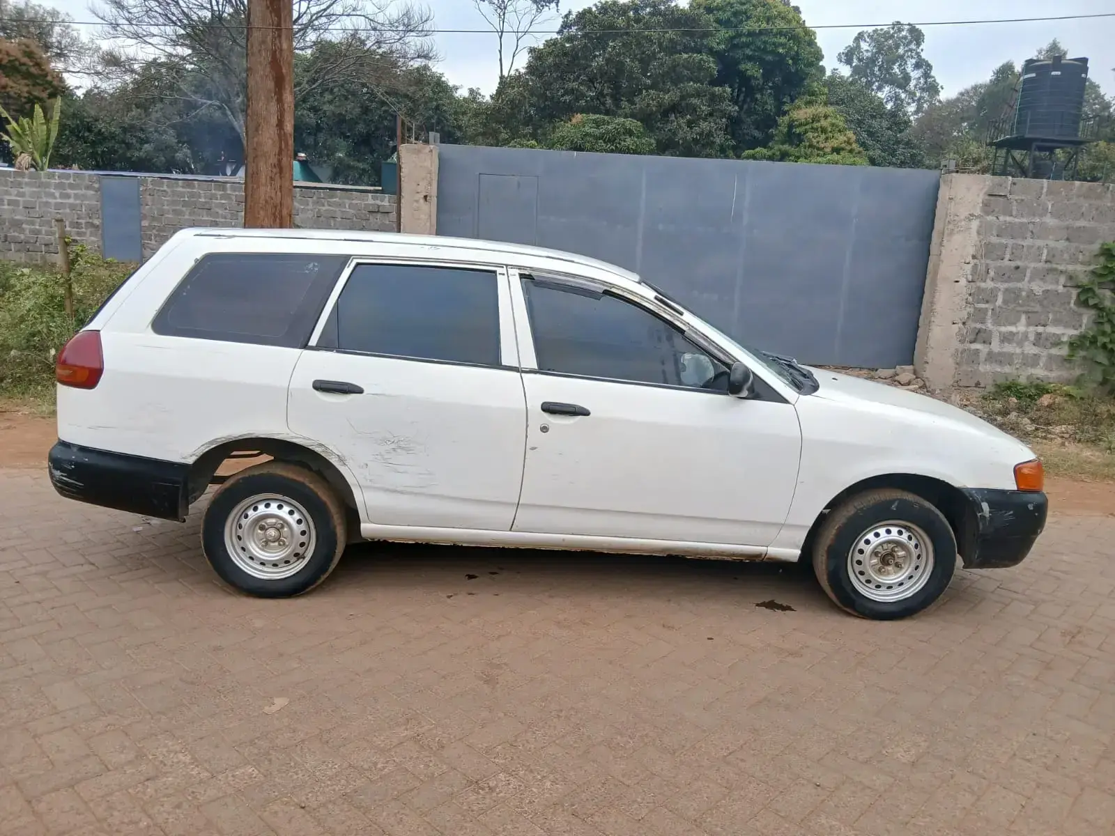 Nissan Advan