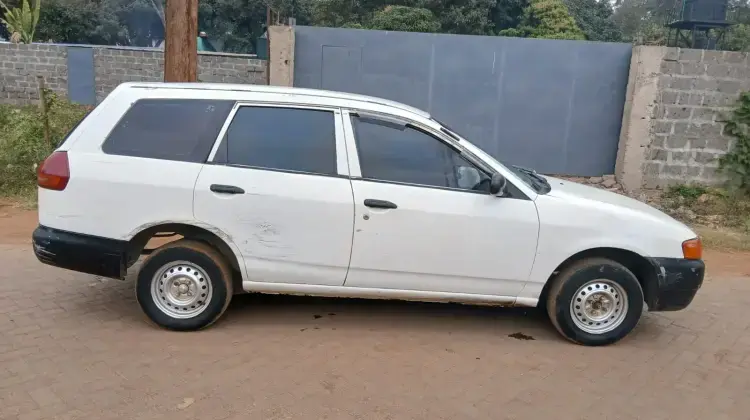 Nissan Advan