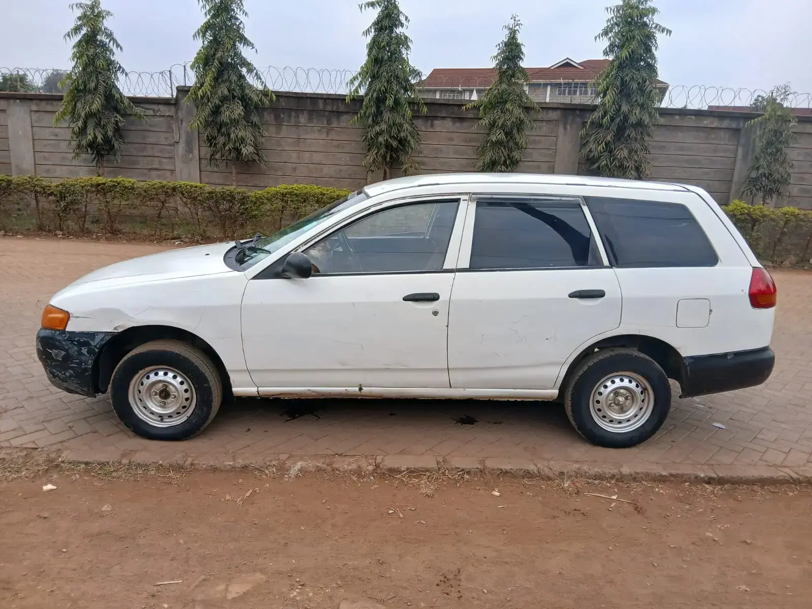 Nissan Advan