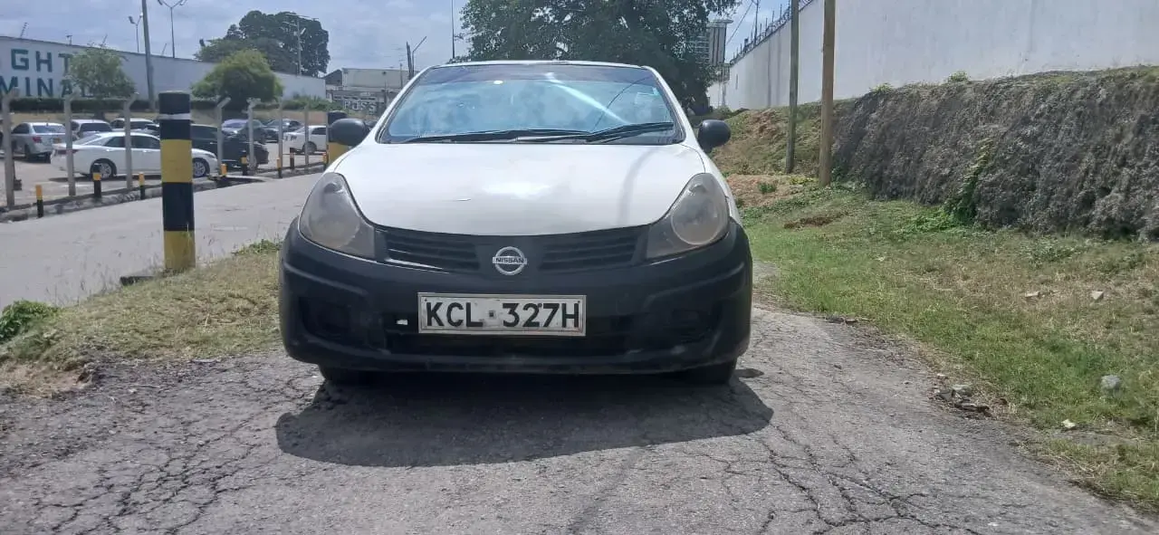 Nissan Advan