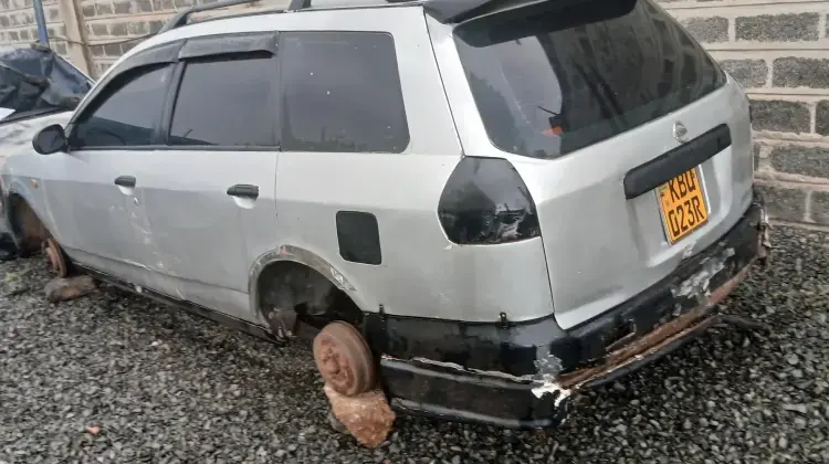 Nissan Advan