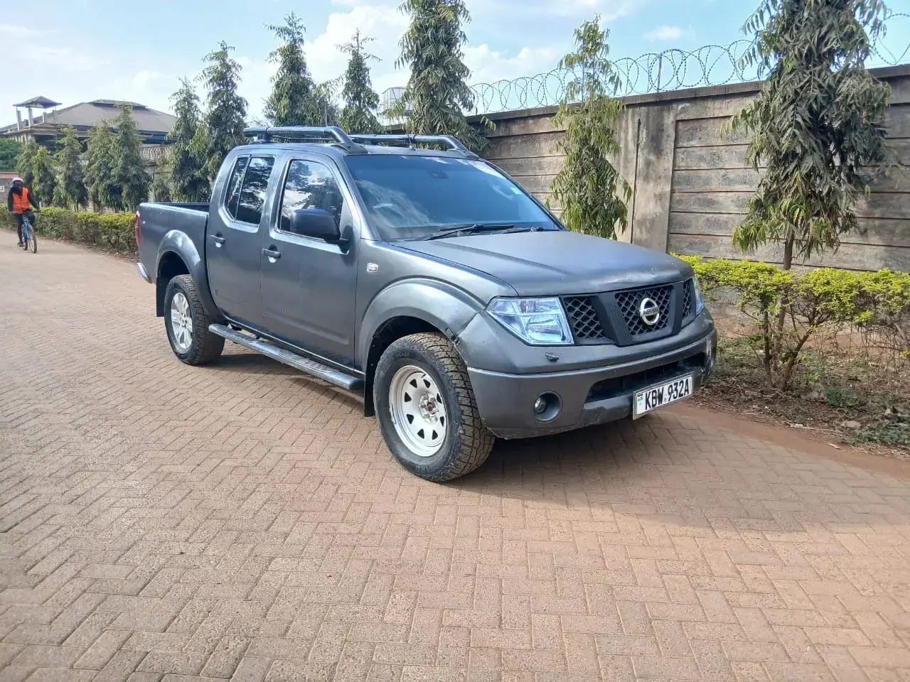Nissan Navara 2.5 Pickup 2007 Petrol Manual | MOGO | cars.mogo.co.ke